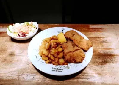 Kölscher Teller mit Kartoffeln und Rotkohl